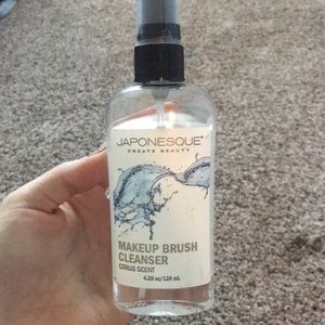 Make up brush cleaner